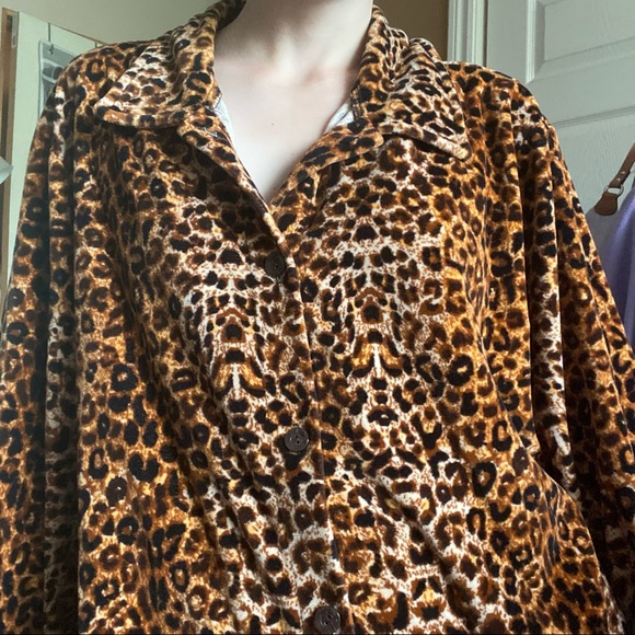 ✨SOLD✨ leopard long soft blouse - Picture 7 of 11